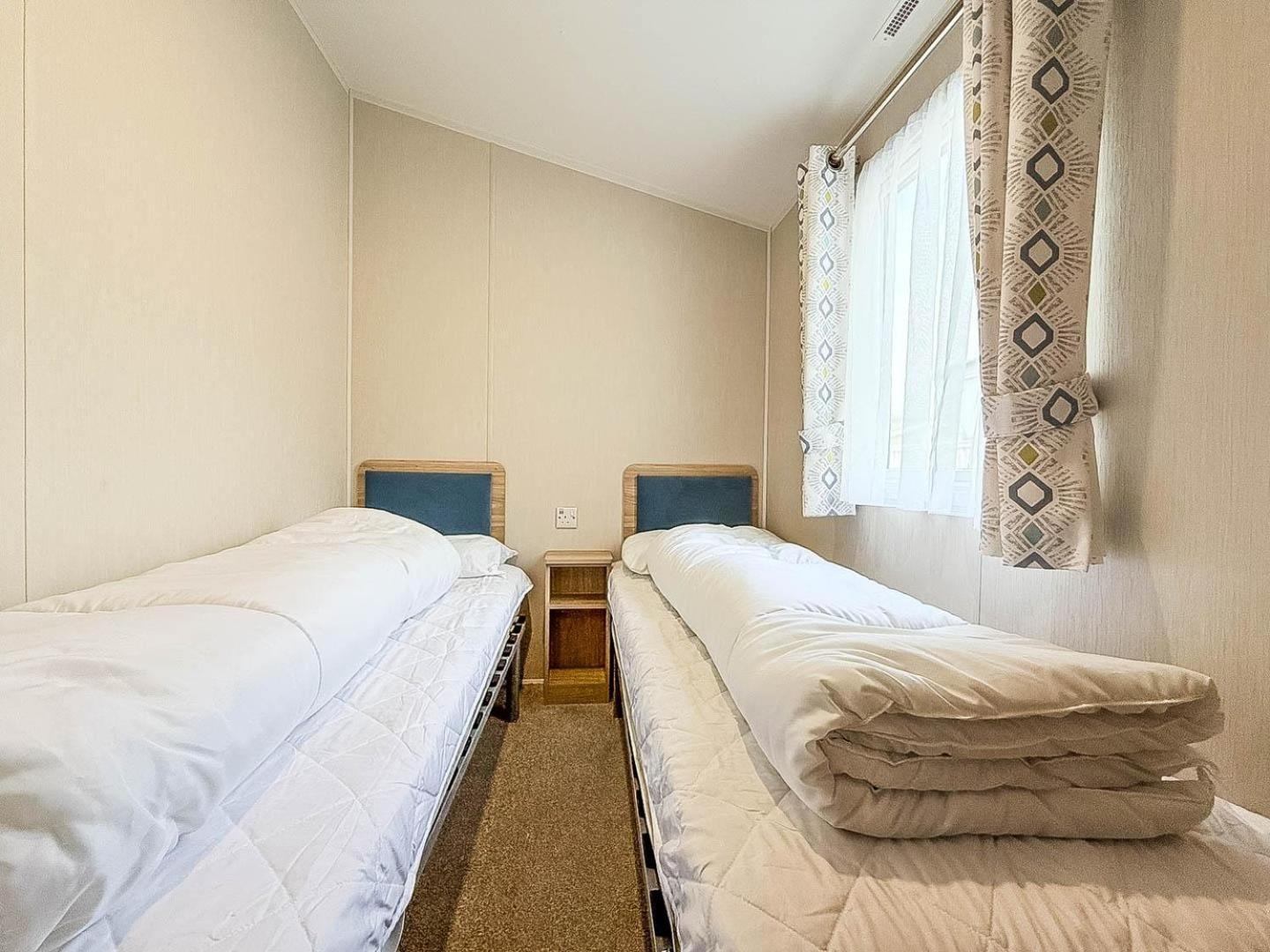 Lovely Caravan To Hire At White Acres In Newquay Ref 94419of Cubert