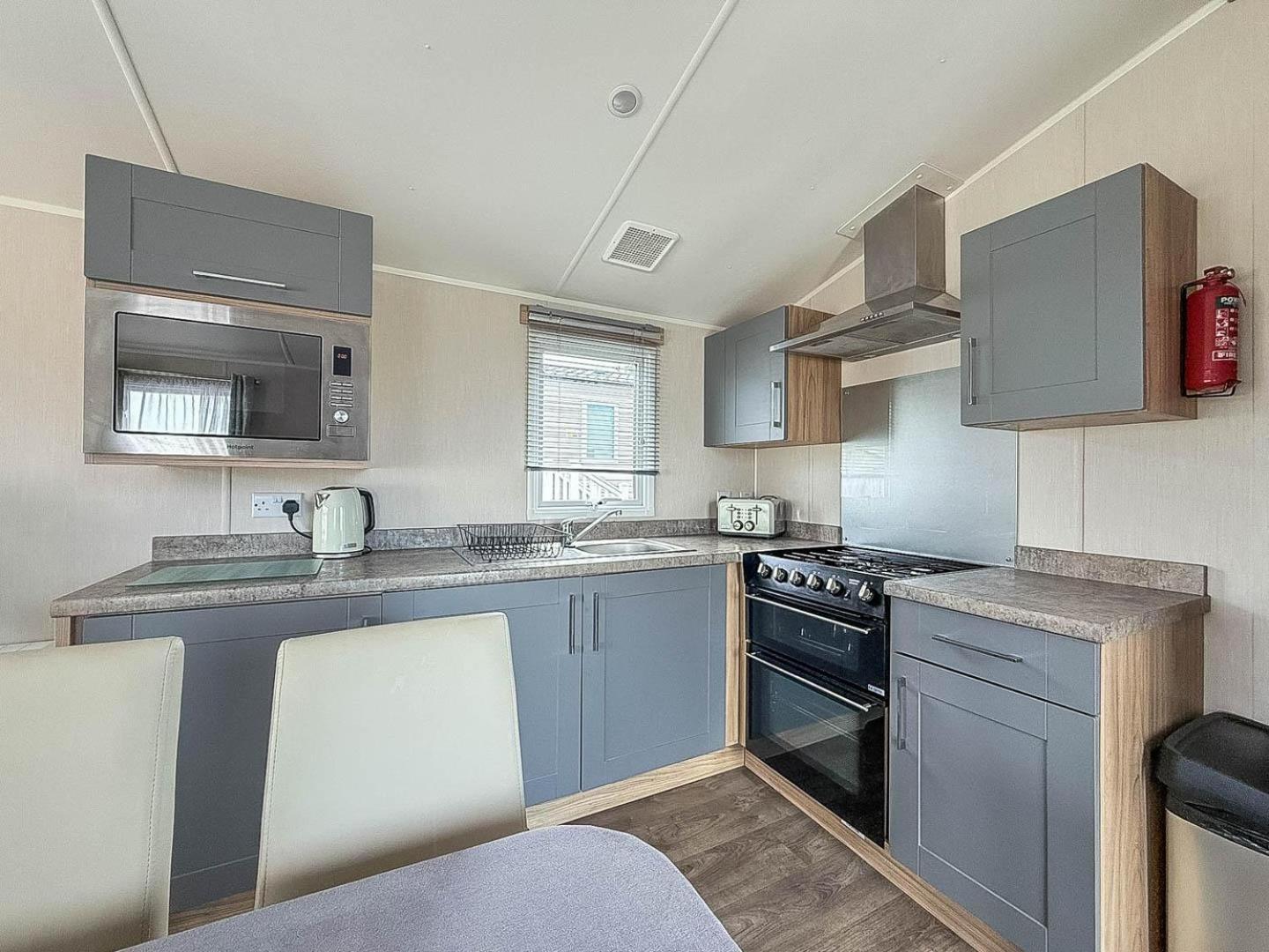 Lovely Caravan To Hire At White Acres In Newquay Ref 94419of * Cubert
